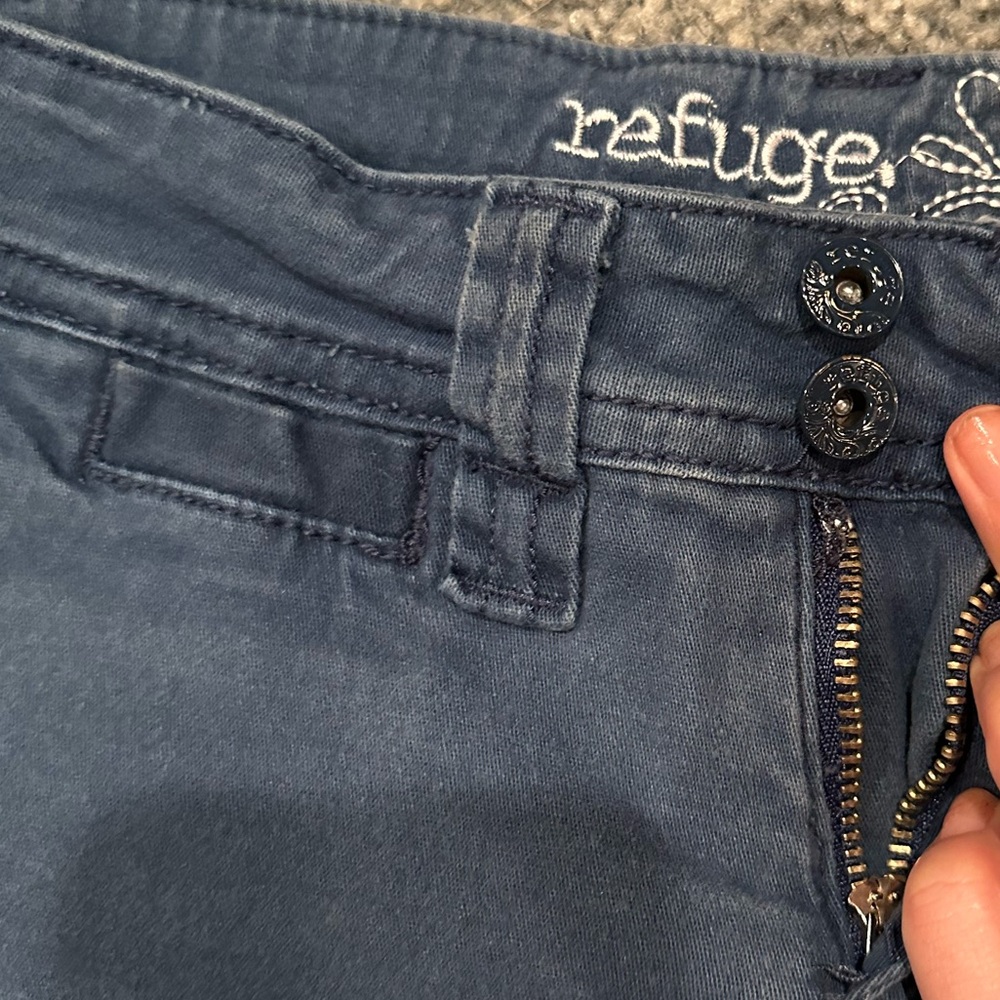 Shorts - Picture 3 of 4